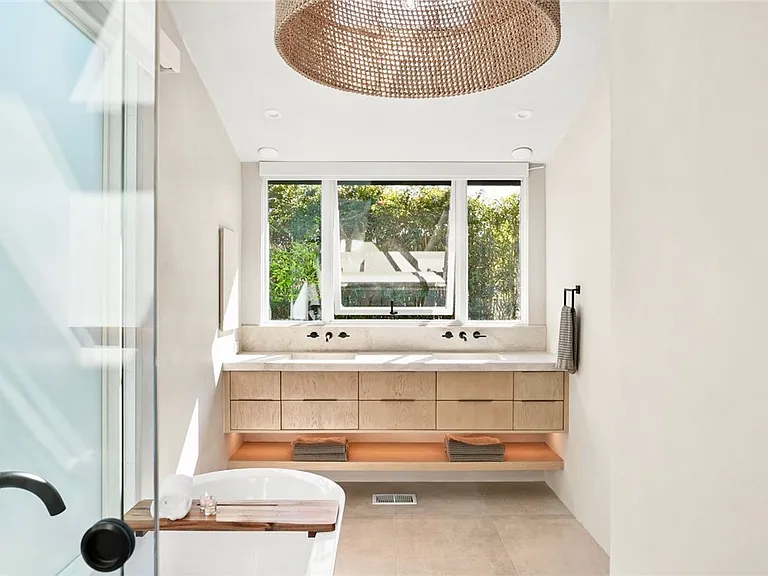 592 Bluebird Canyon Dr — Photo 33