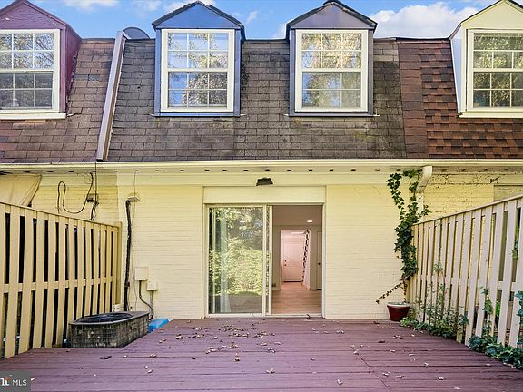 2nd image of 1925 Dutch Village Dr Unit I-242
