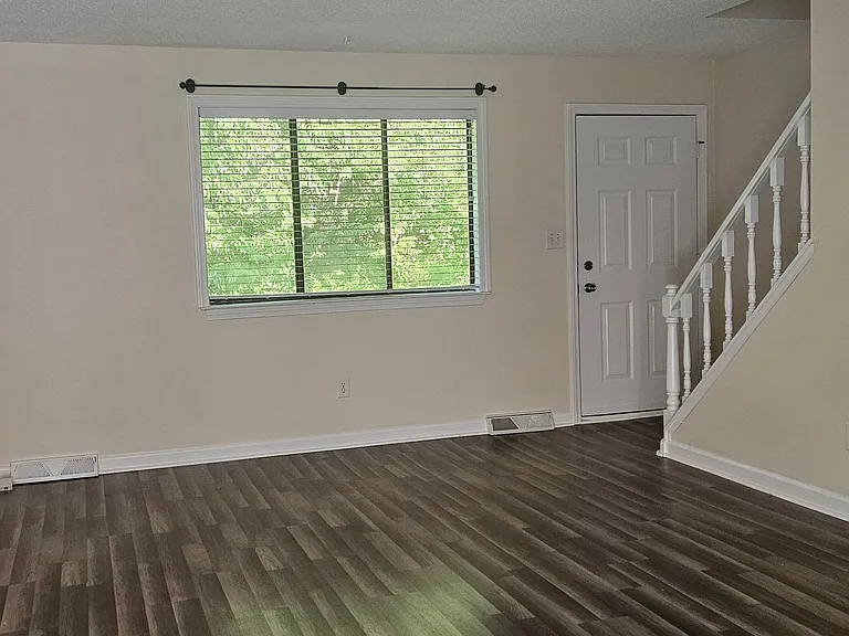 Churchill Dr — Photo 11