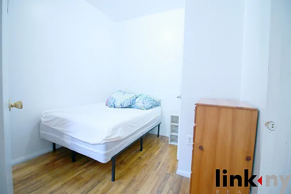 Rented by Link NY Realty | media 15