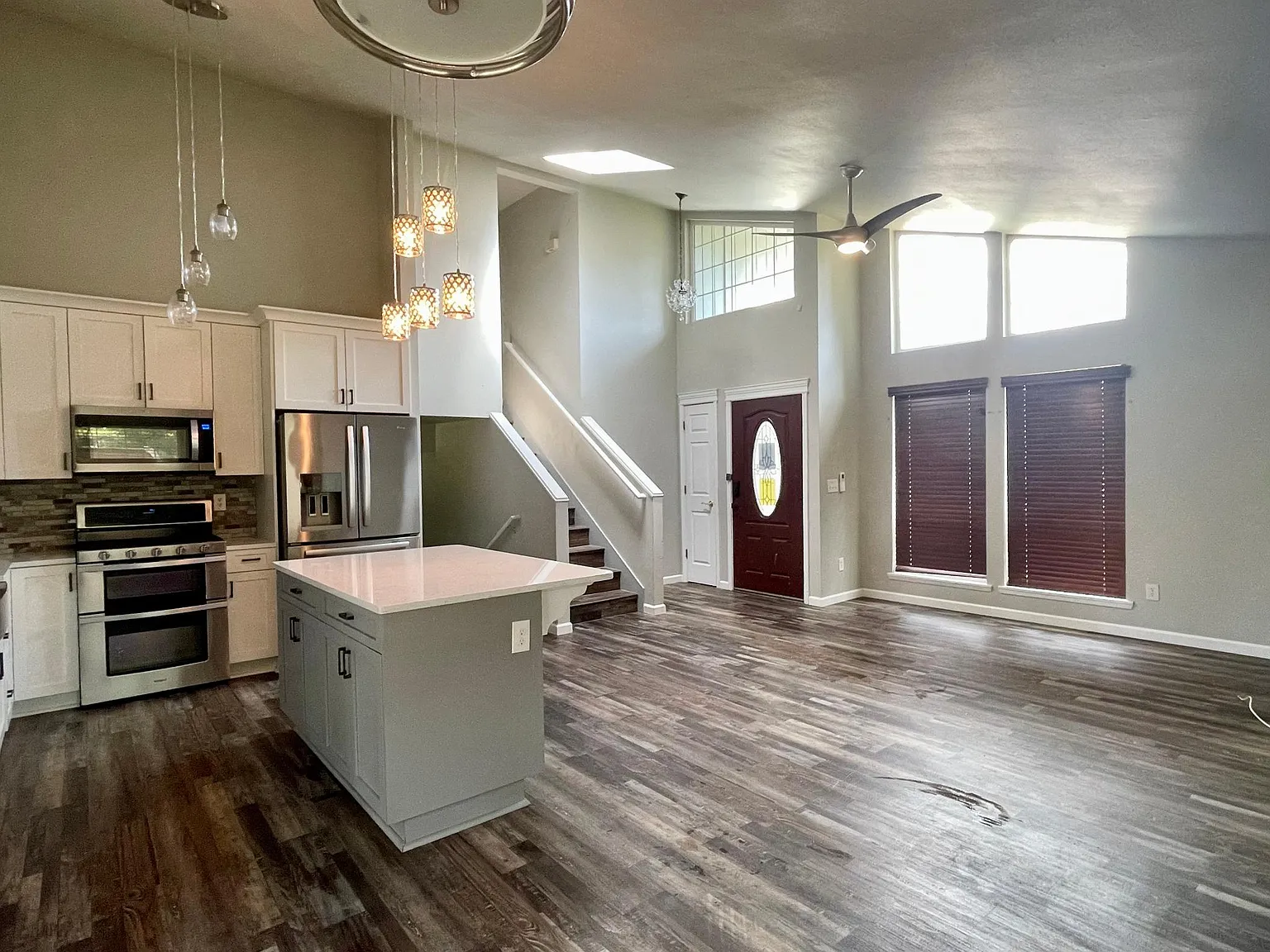 5 bed, 2480 sqft, $3,500 — Photo 2