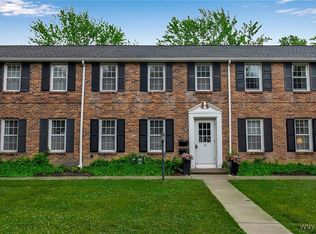 18 Thomas Jefferson Ln #L, Amherst, NY 14226