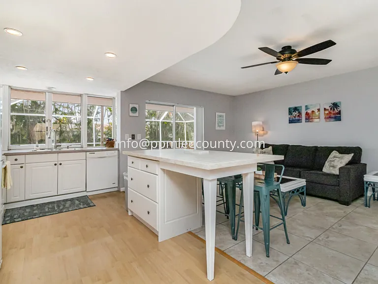 922 SE 25th Ln — Photo 9