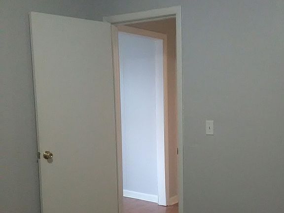 4th image of 302 Barkwood Dr