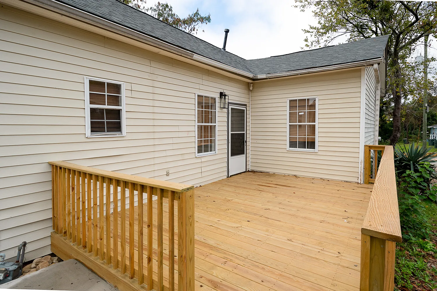 3 bed, 900 sqft, $2,395 — Photo 3