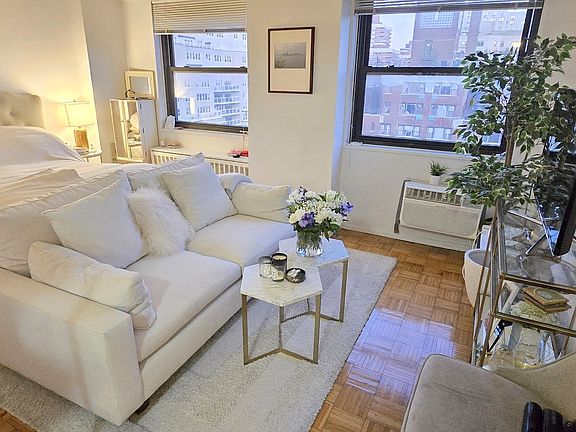 5th image of 401 2nd Ave APT 25A