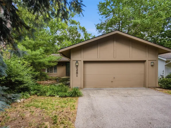 2281 Forest Gln, West Bloomfield, MI 48324