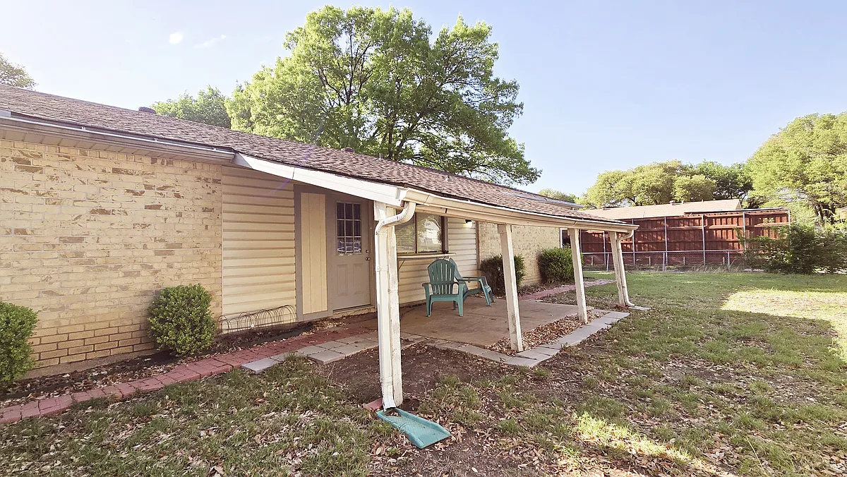 Building Photo - 1413 Yellowstone Dr