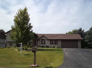 6957 Nestlewood Dr, Roscoe, IL 61073
