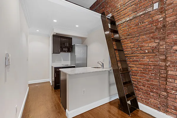 Rented by REAL New York | media 9