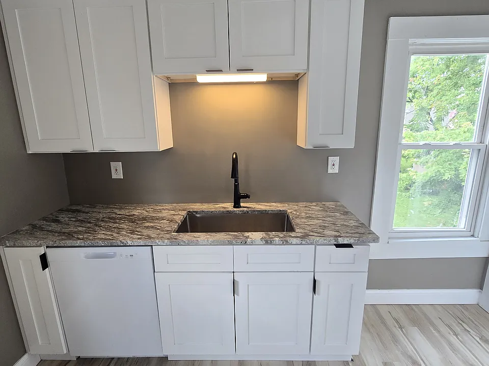 stone counters in kitchen