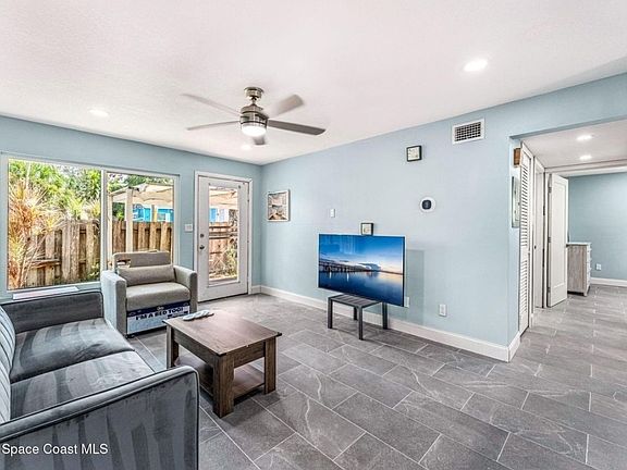 5th image of 2189 Pineapple Ave