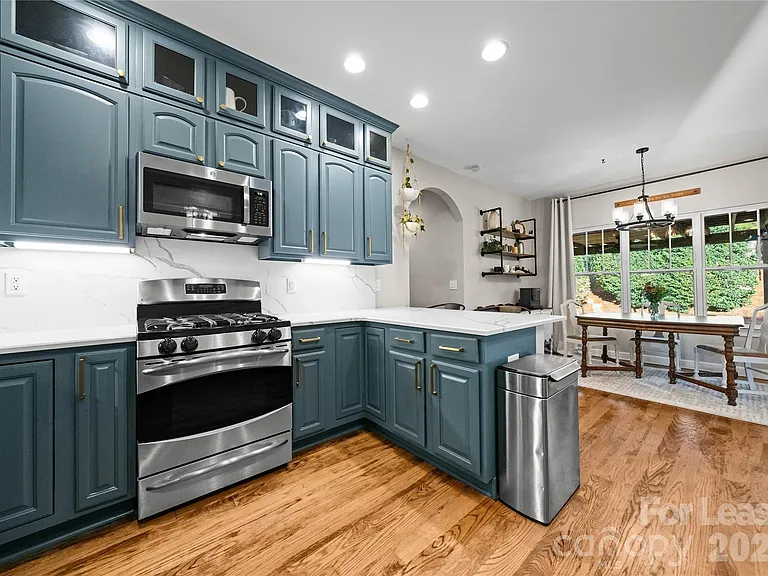 18047 Northport Dr — Photo 38