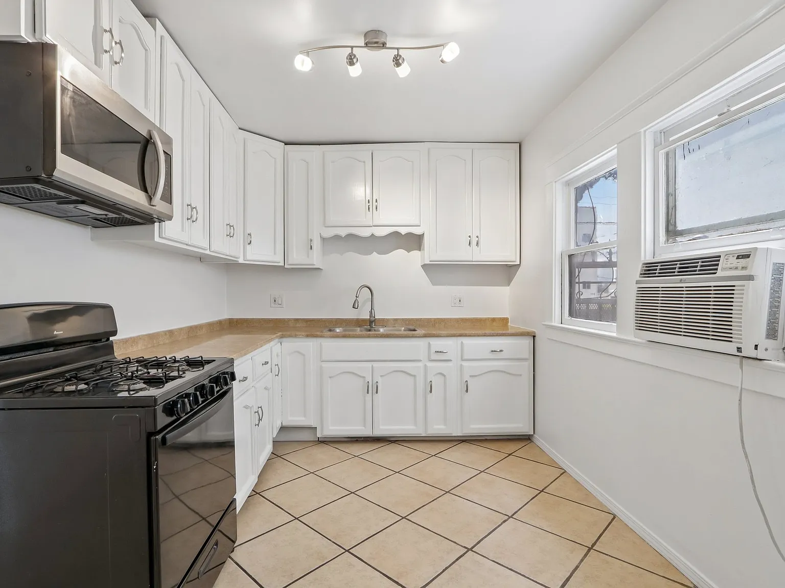 1 bed, 600 sqft, $1,700 — Photo 2