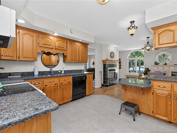 4th image of 61 Prince William St Unit A