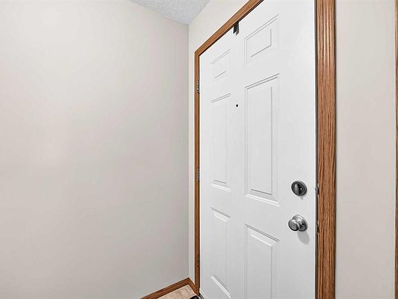 3rd image of 20 E Everstone Pl SW