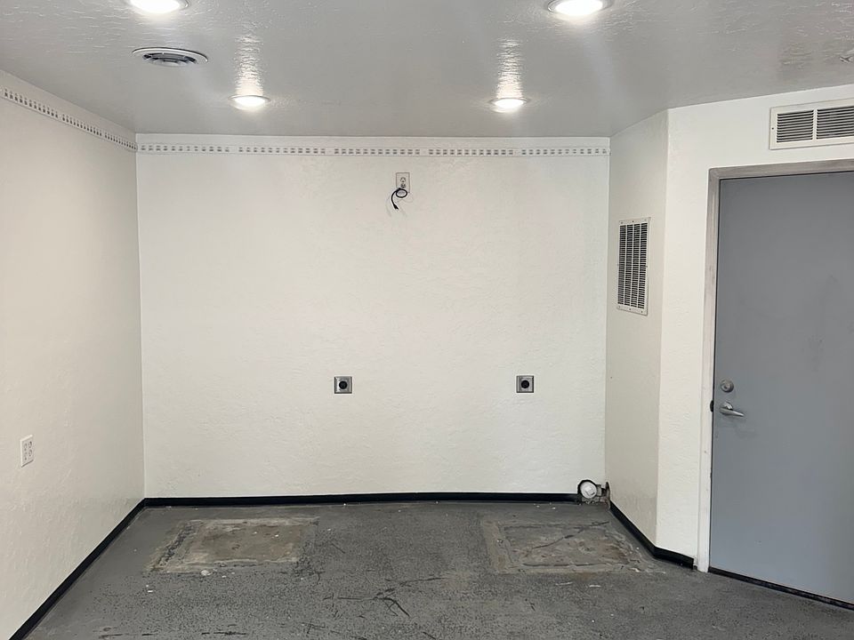 Building Photo 3