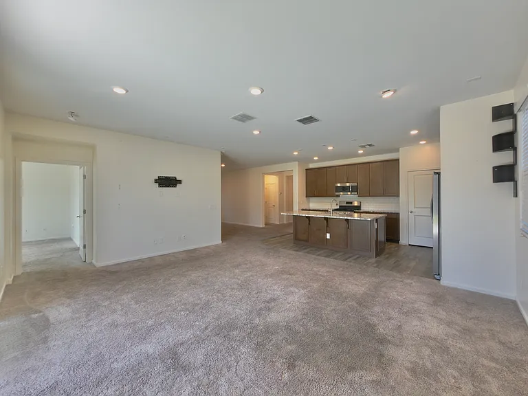 4523 N 92nd Ave — Photo 9