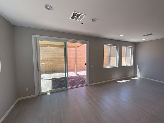 5th image of 10637 Enridge Ave
