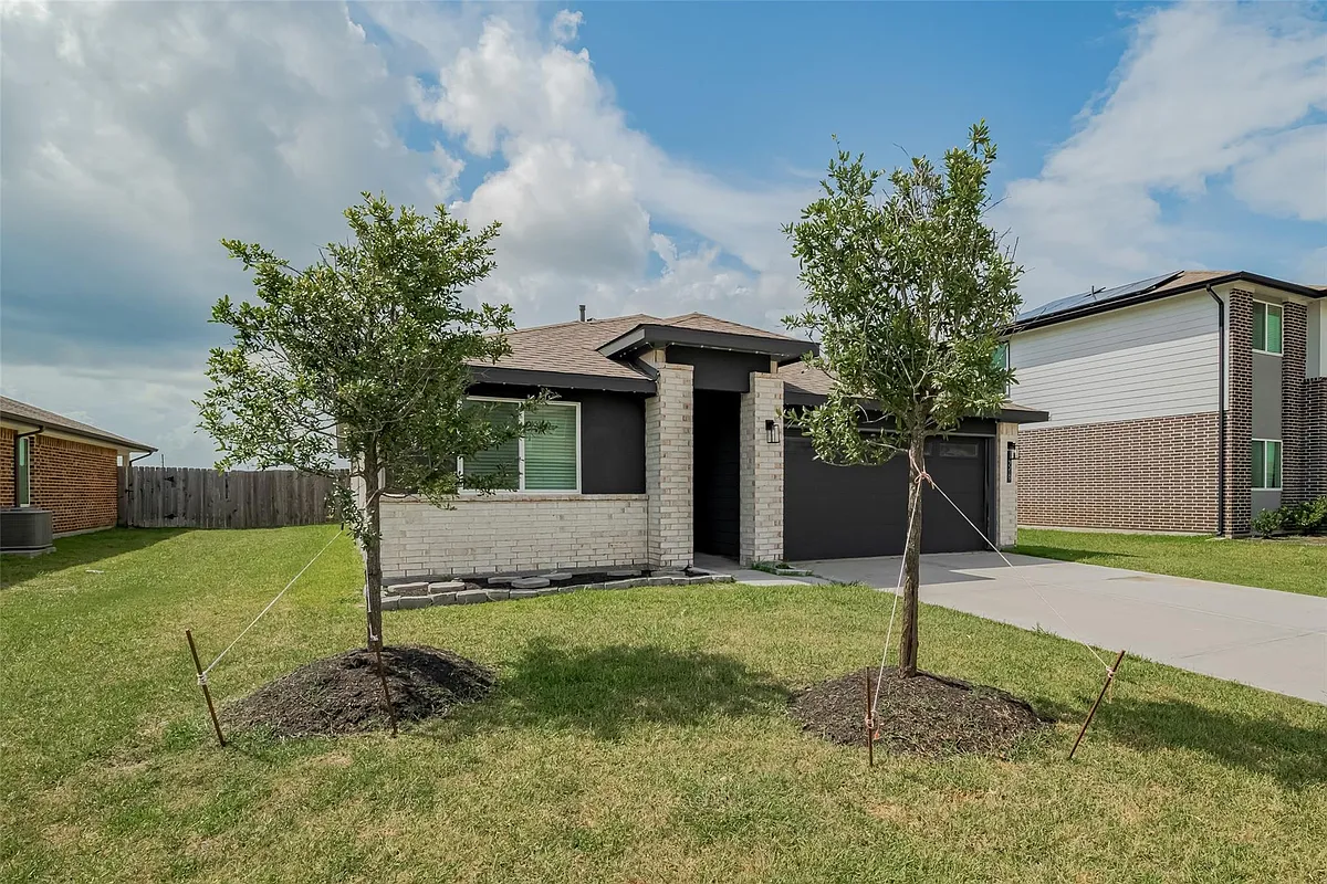 Building Photo - 14519 Sweet Water Dr
