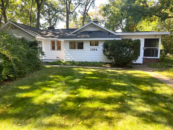 1364 E Gull Lake Dr, Augusta, MI 49012