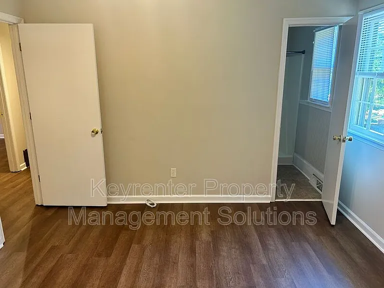 510 Shore Rd — Photo 27