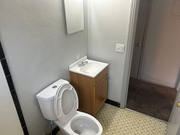 5th image of 3809 Torrance Dr #4