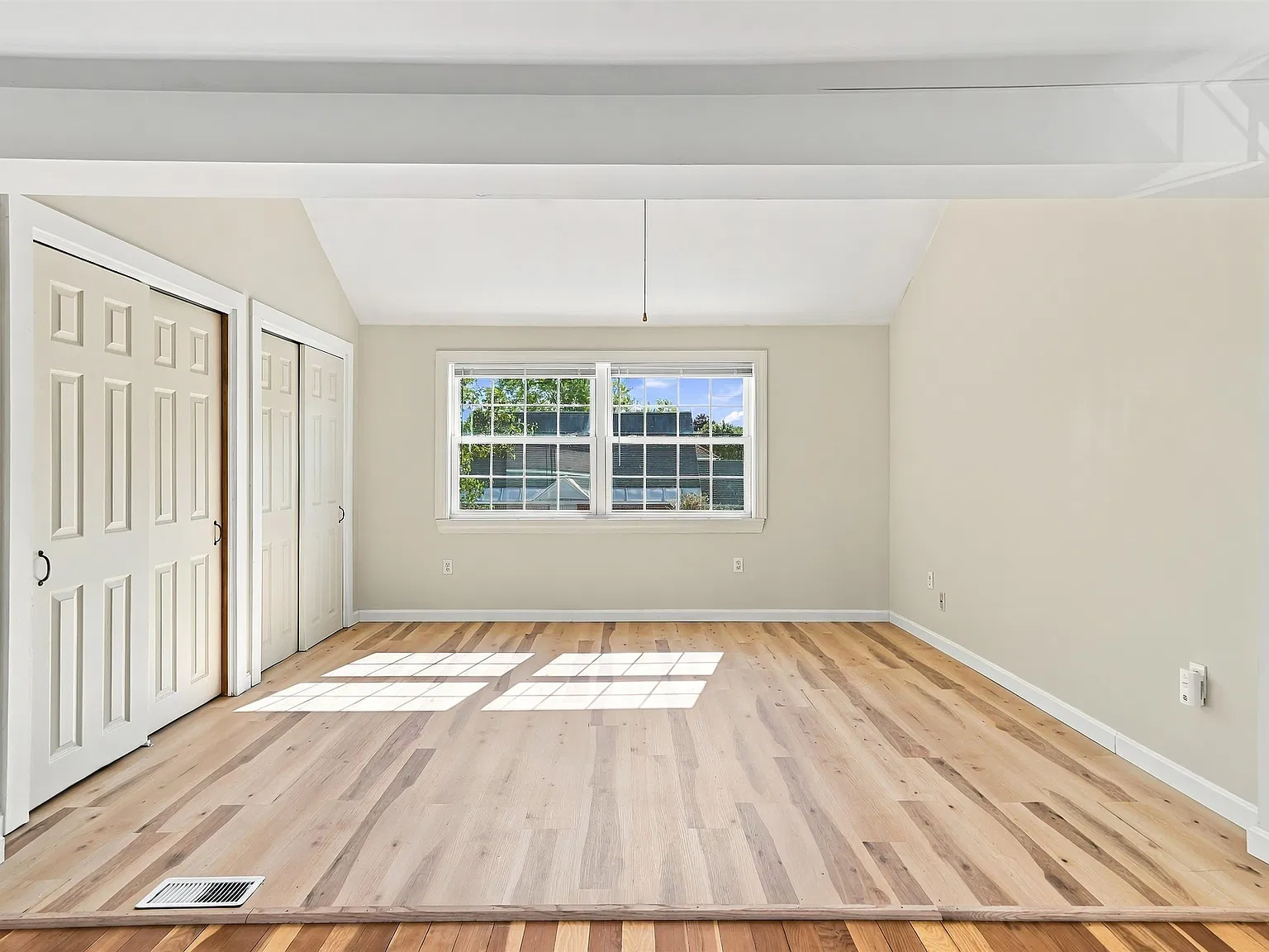 2 bed, 1.0 bath, 950 sqft, $2,000 — Photo 3