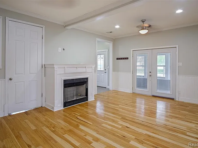 206 N Troy St — Photo 7