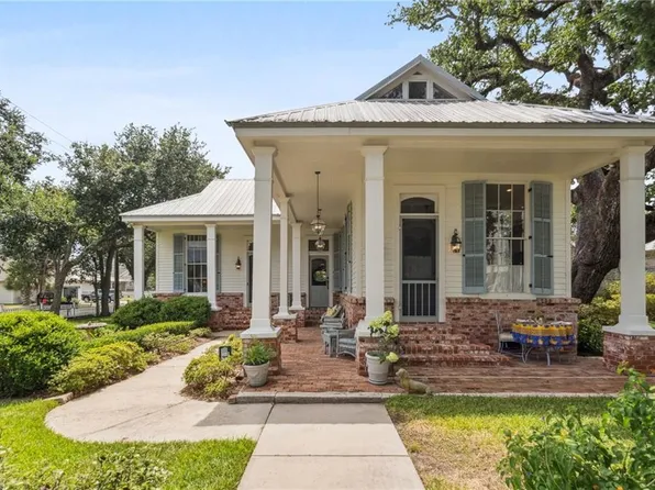 200 Carroll Ave, Bay Saint Louis, MS 39520