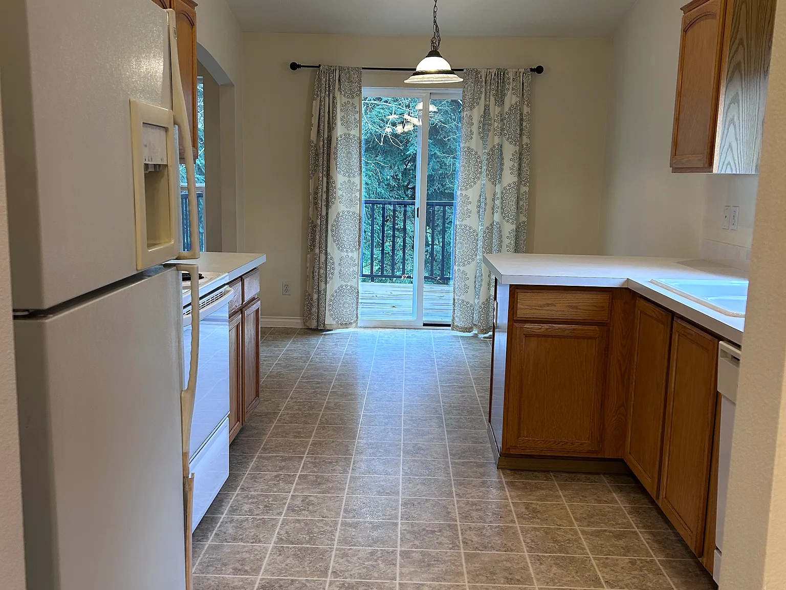 4 bed, 2369 sqft, $3,100 — Photo 4