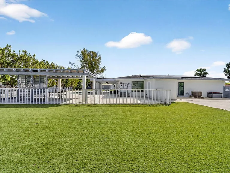 11951 SW 120th Ter — Photo 36