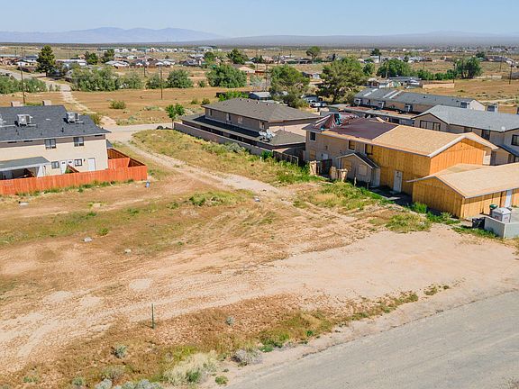 4th image of Columbine Ave