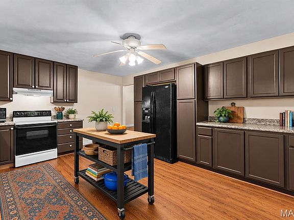 4th image of 210 Meadow Dr