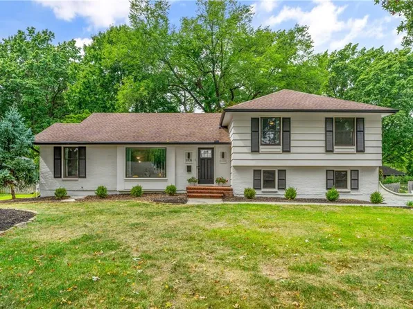 9108 Catalina St, Prairie Village, KS 66207