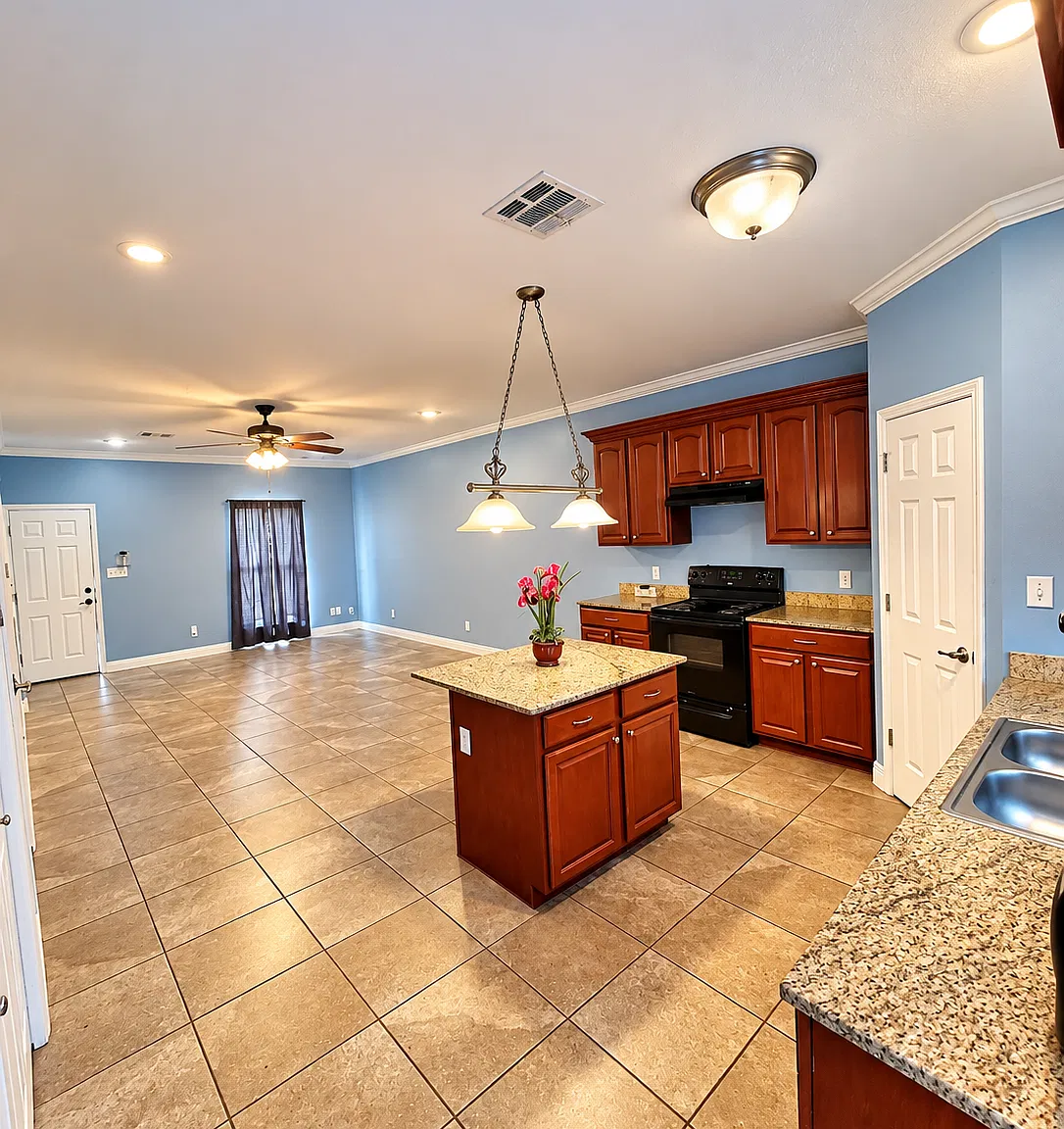 1720 Mignonette Ln — Photo 4