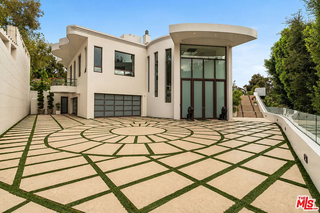 7 bed, 9.0 bath, 10929 sqft, $80,000 — Photo 4