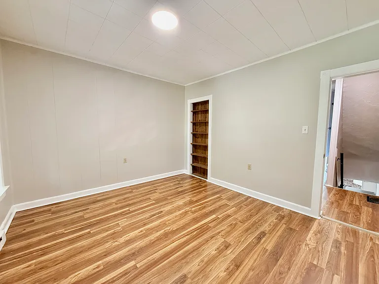 539 S 13th St — Photo 14