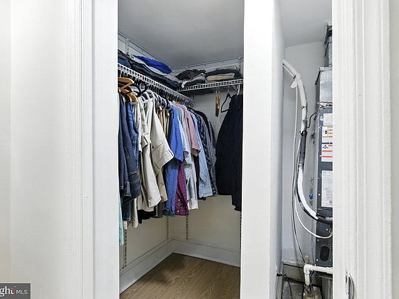 4th image of 1367 K St SE APT B