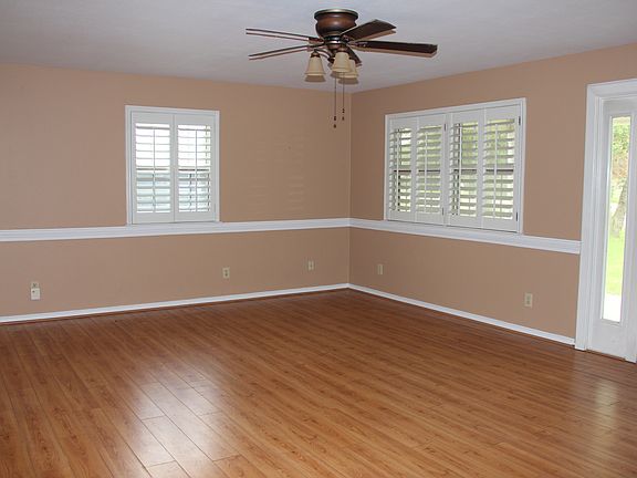 2nd image of 3031 Cedar Creek Dr