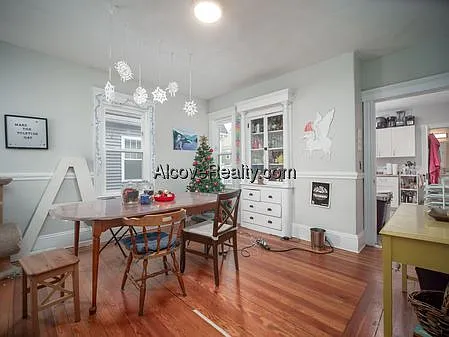 4 bed, 2.5 bath, $4,295 — Photo 2