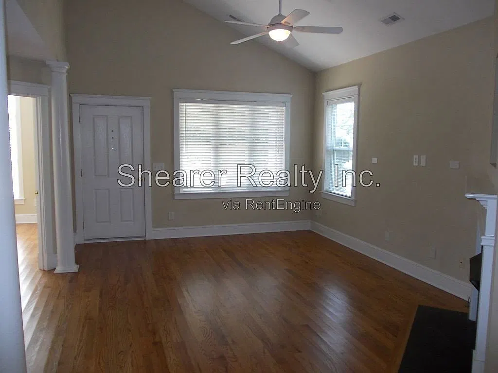 3 bed, 2.0 bath, 1292 sqft, $2,300 — Photo 2