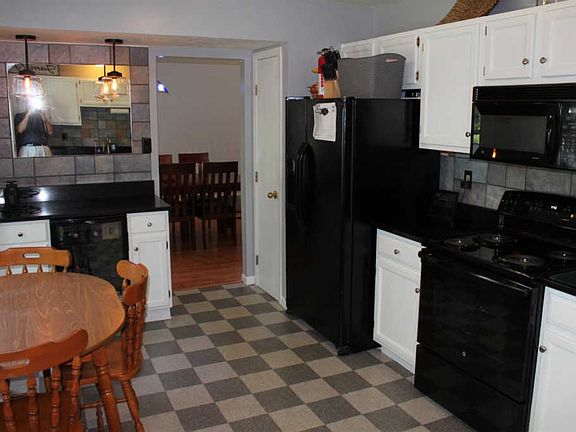 5th image of 566 Weeping Willow Ln