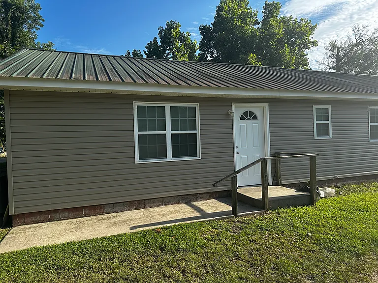 5 Bobby Donaldson Ave — Photo 2