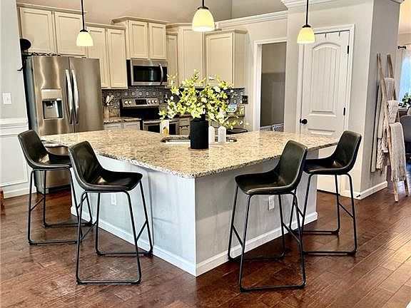 4th image of 320 Cranmore Pl