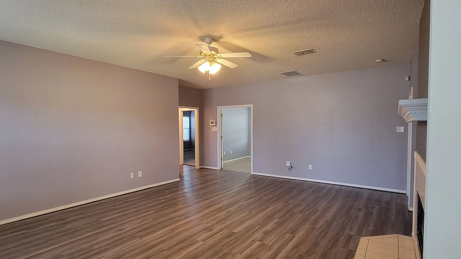 Spacious 4/2/2 on a Corner Lot — Photo 3