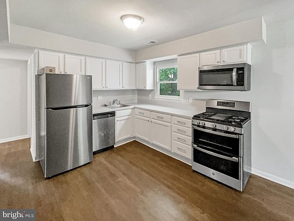2nd image of 654 Pemberton Ct
