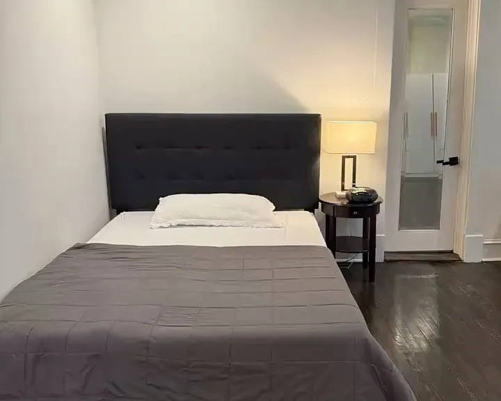 956 Washington Pl SW — Photo 1