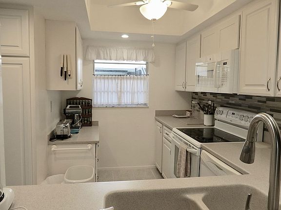 4th image of 2442 Clubhouse Cir #104-6