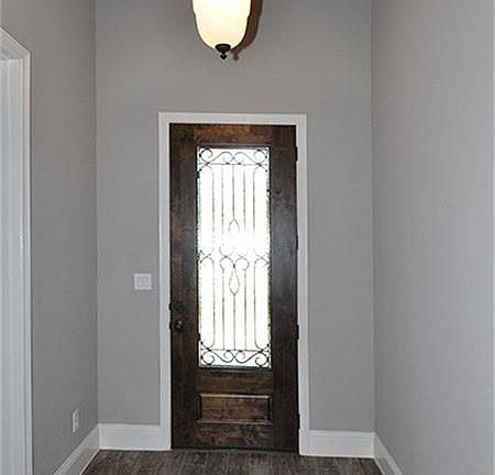 4th image of 1303 Stratford Way